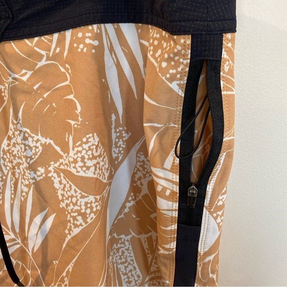 Mens Vuori Peak Board Shorts Yellow Size 36 - Picture 3 of 6